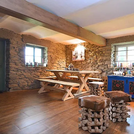 Nyaraló Spacious Near Forest In Buchet